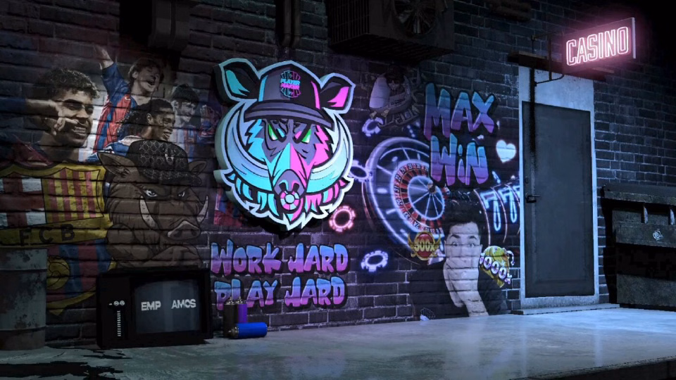 Callejón con grafiti del jabalí, MAX WIN y WORK HARD PLAY HARD